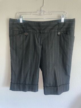 Guess Black Pinstripe capri long shorts Bermuda sz 32